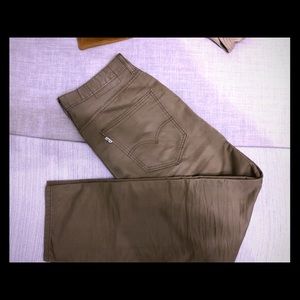 Levi’s 514 in Khaki